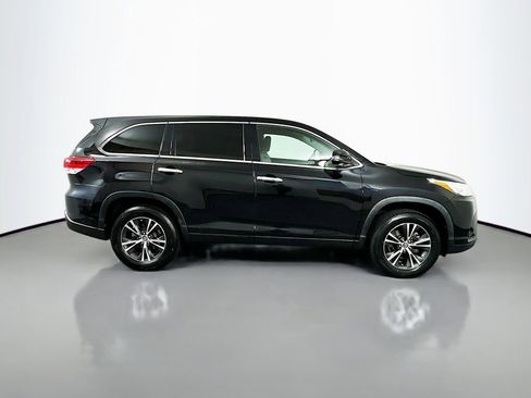 Used 2019 Toyota Highlander LE image 4