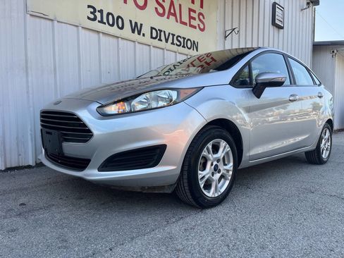 Used 2015 Ford Fiesta SE image 5