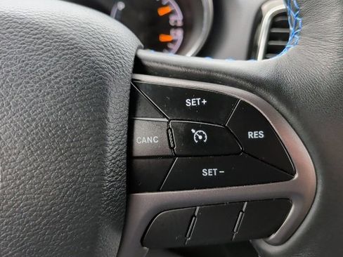 Used 2019 Jeep Grand Cherokee Laredo image 31