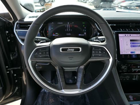 Used 2023 Jeep Grand Cherokee 4WD 4xe image 15