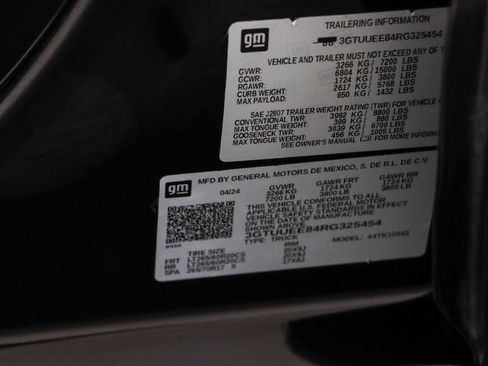 Used 2024 GMC Sierra 1500 AT4 w/ Technology Package AWD/4WD image 36