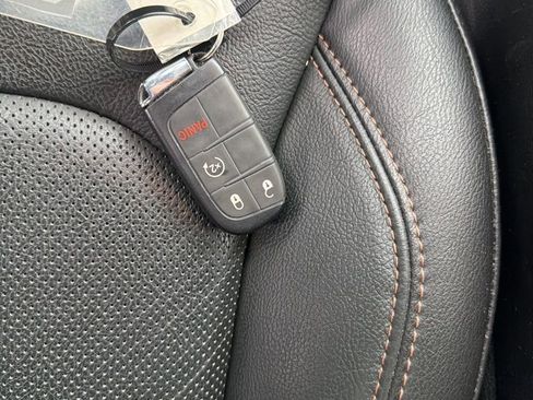 Certified 2022 Jeep Compass Limited image 34