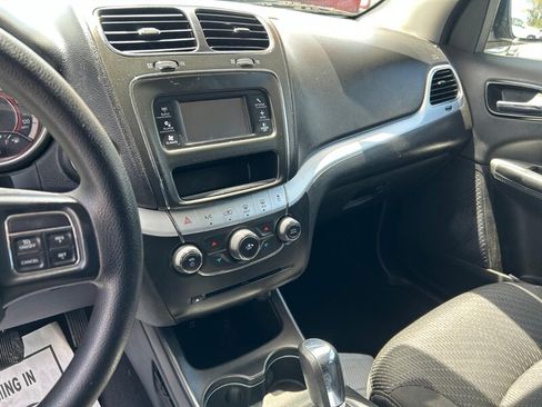 Used 2017 Dodge Journey SXT w/ Comfort/Convenience Group FWD image 20