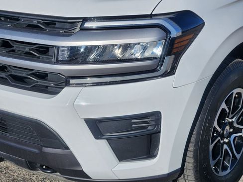 Used 2023 Ford Expedition Max XLT image 10