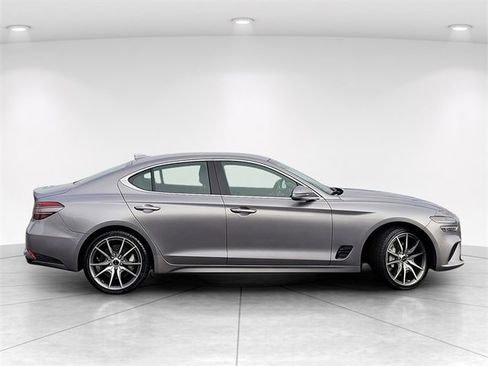Used 2025 Genesis G70 2.5T image 3