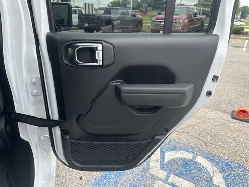 New 2025 Jeep Gladiator Sport image 46