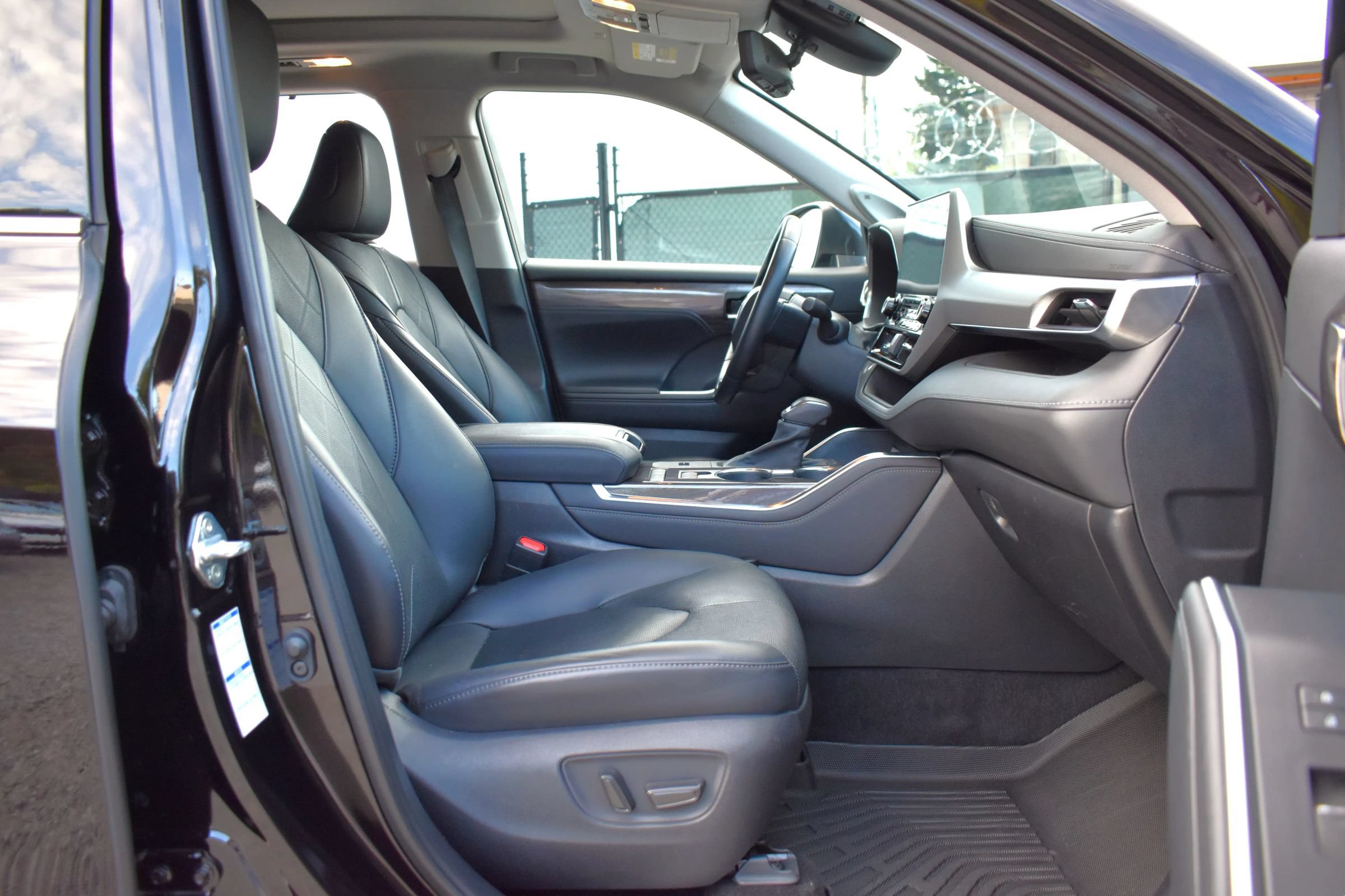 Used 2021 Toyota Highlander Platinum AWD/4WD image 32