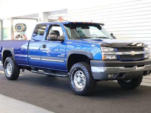 Used 2004 Chevrolet Silverado 2500 LT w/ Skid Plate Package AWD/4WD image 2