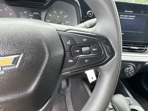 Used 2025 Chevrolet Trax LS w/ Driver Confidence Package FWD image 30