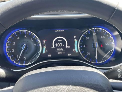 Certified 2023 Chrysler Pacifica Touring-L FWD image 32