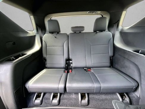 Used 2024 Chevrolet Traverse LT FWD image 30