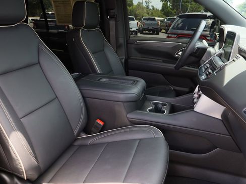 Used 2024 GMC Yukon SLT w/ SLT Luxury Package RWD image 33