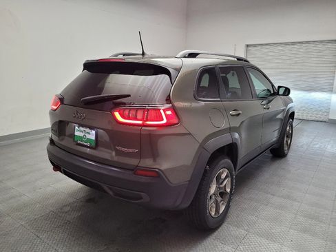 Used 2019 Jeep Cherokee Trailhawk AWD/4WD image 9