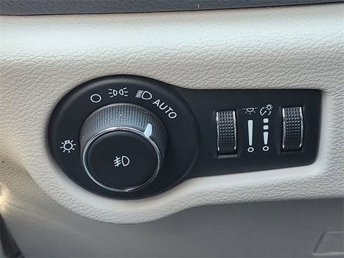 Used 2022 Chrysler Pacifica Limited image 28