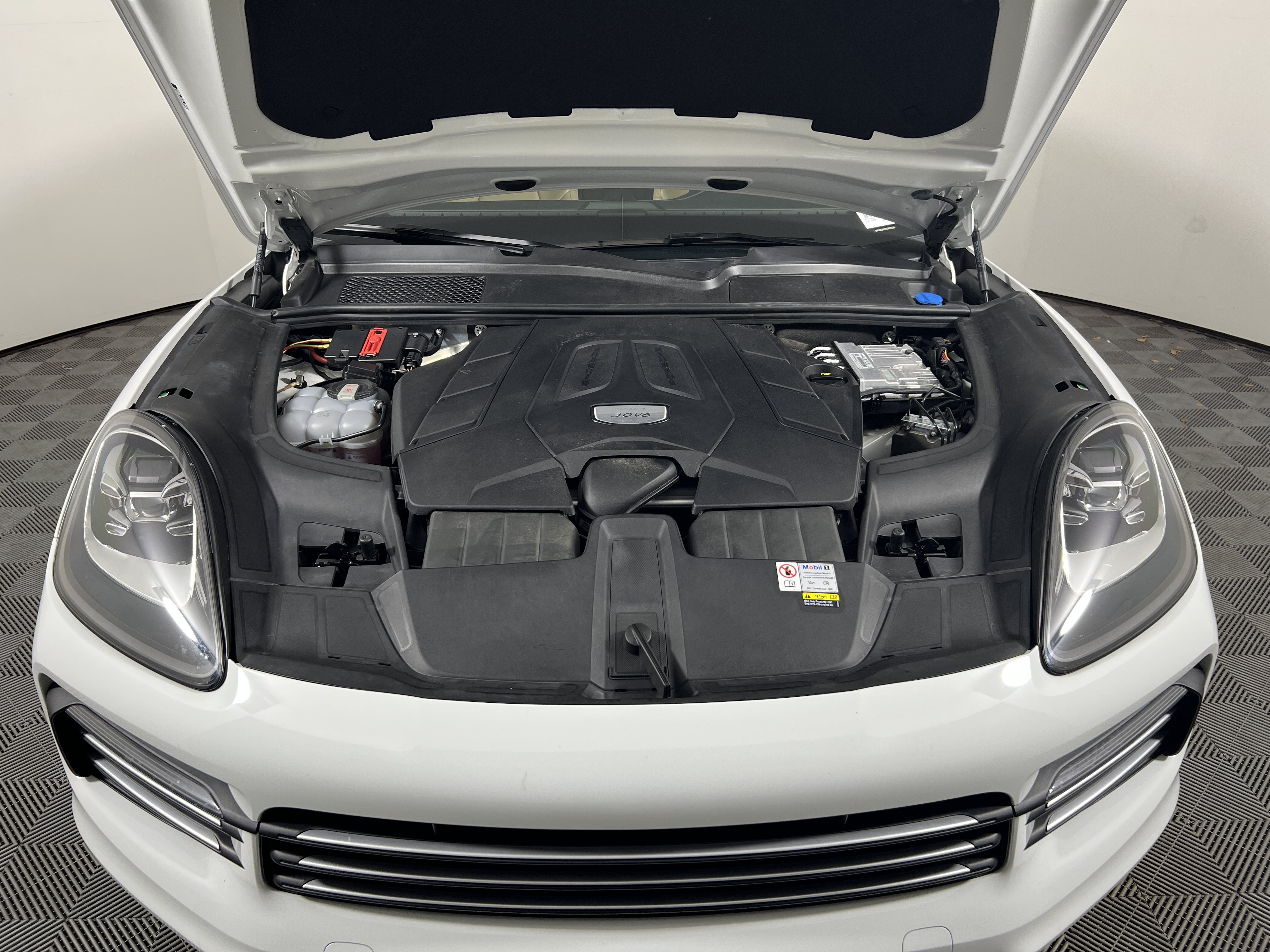 Certified 2023 Porsche Cayenne AWD/4WD image 22