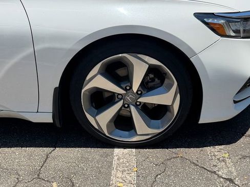 Used 2018 Honda Accord Touring image 9