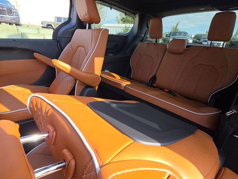 New 2026 Chrysler Pacifica Pinnacle AWD/4WD image 22