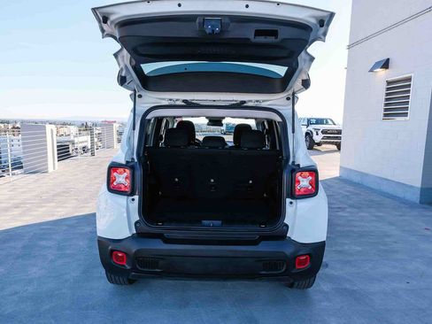 Used 2023 Jeep Renegade Latitude AWD/4WD image 26