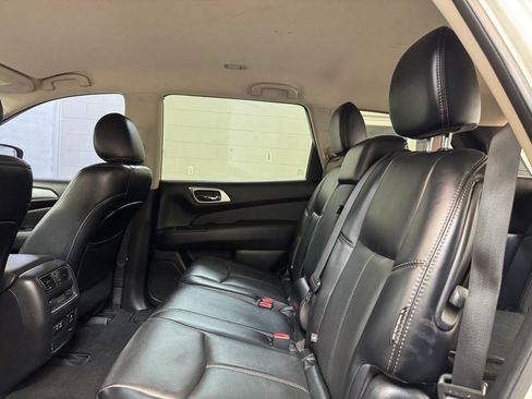 Used 2020 Nissan Pathfinder SL AWD/4WD image 16