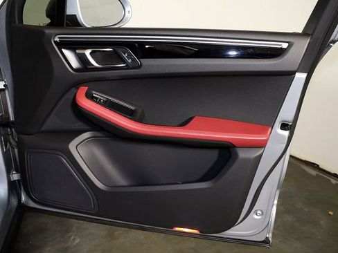 Used 2020 Porsche Macan image 33