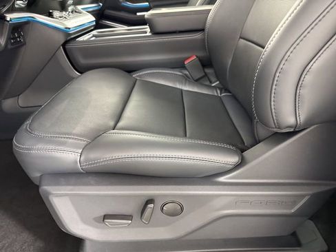 New 2025 Ford Expedition Platinum w/ Stealth Appearance Package image 15