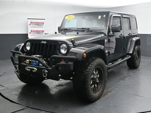 Used 2013 Jeep Wrangler Unlimited Sahara w/ Connectivity Group AWD/4WD image 4