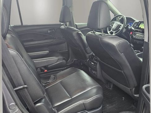 Used 2022 Honda Pilot Touring image 9