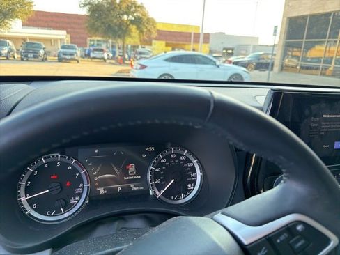 Used 2023 Toyota Highlander LE image 11