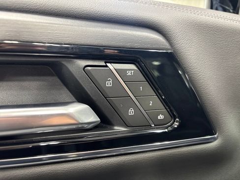 Used 2025 GMC Yukon XL Denali AWD/4WD image 48