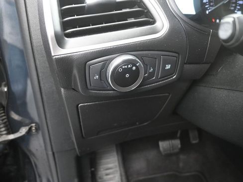 Used 2023 Ford Edge SE image 13