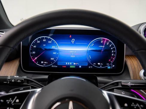 Used 2025 Mercedes-Benz GLC 350e 4MATIC image 22