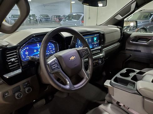 Used 2024 Chevrolet Silverado 1500 LT RWD image 17