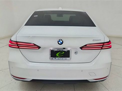 Used 2025 BMW 530i image 5