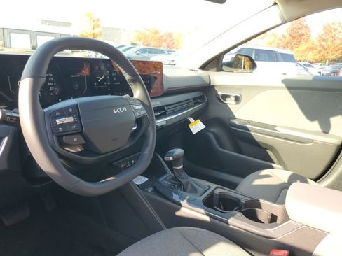 New 2025 Kia K4 EX image 12