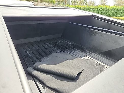 Used 2025 Tesla Cybertruck AWD Crew Cab image 20