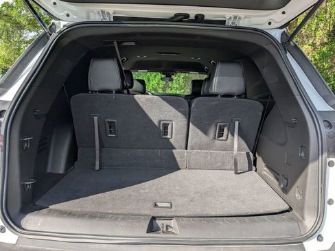 Used 2023 Chevrolet Traverse LT w/ LPO, Cargo Package FWD image 25