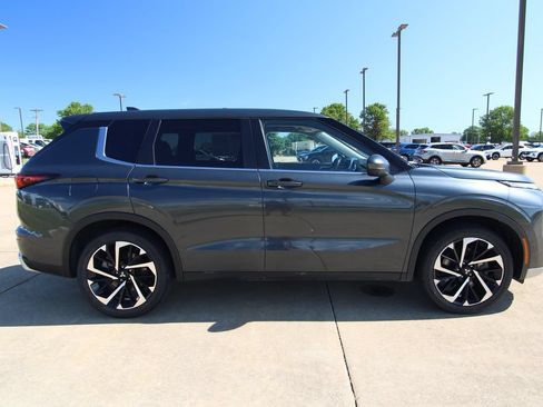Used 2024 Mitsubishi Outlander SE AWD/4WD image 4