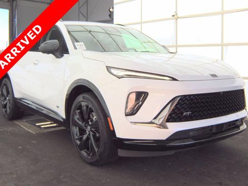 Used 2024 Buick Envision Sport Touring image 3