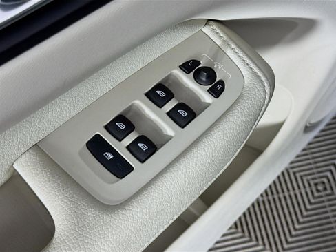 Used 2022 Volvo XC60 B5 Momentum w/ Climate Package image 20