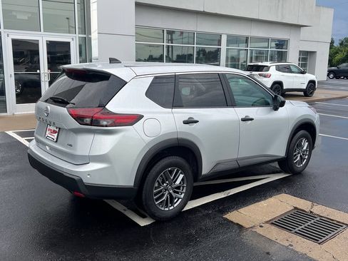 Used 2024 Nissan Rogue S AWD/4WD image 8