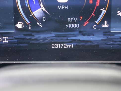 Used 2025 Chevrolet Tahoe Premier AWD/4WD image 22