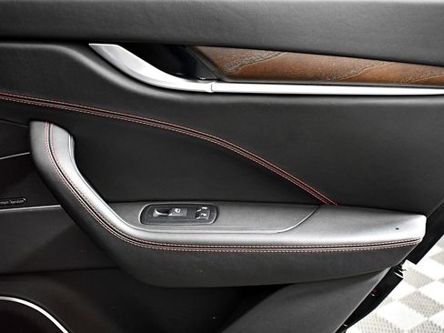 Used 2017 Maserati Levante S image 40