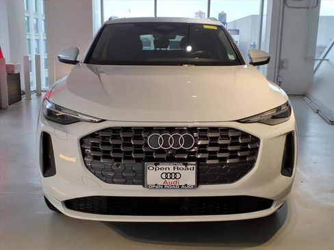 Certified 2025 Audi Q5 Premium w/ Convenience Package image 2