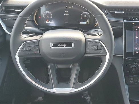 New 2025 Jeep Grand Cherokee L Altitude image 15