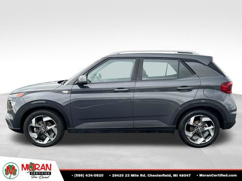 Used 2023 Hyundai Venue SEL FWD image 2