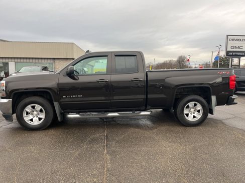 Used 2018 Chevrolet Silverado 1500 LT w/ LT Convenience Package image 2
