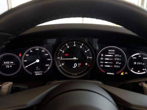 Used 2022 Porsche 911 Carrera RWD image 30