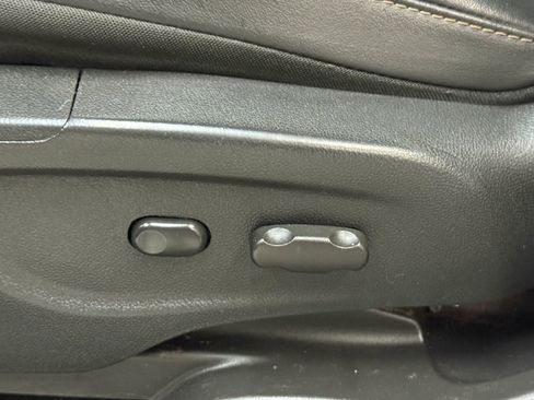 Used 2020 Chevrolet Trax LT w/ LT Convenience Package image 18