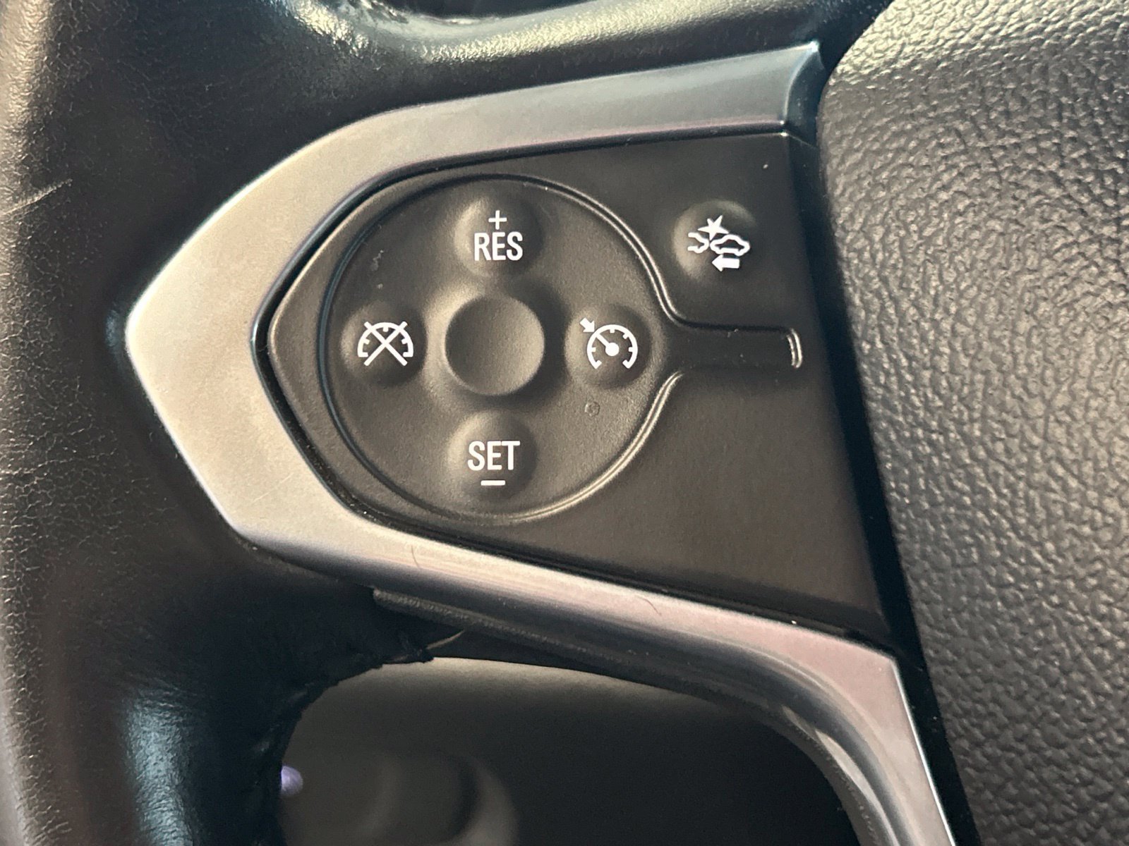 Used 2022 Chevrolet Traverse LT AWD/4WD image 23
