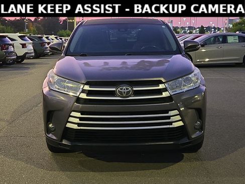 Used 2019 Toyota Highlander LE FWD image 2